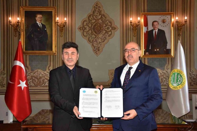 7 Aralık Üniversitesi İle İ̇stanbul Üniversitesi Arasında Protokol İmzalandı