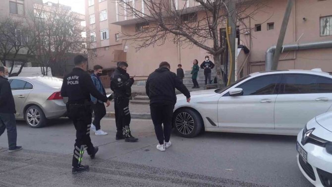 Hafif Ticari Araç İle Çarpışan Motosikletin Sürücüsü Yaralandı