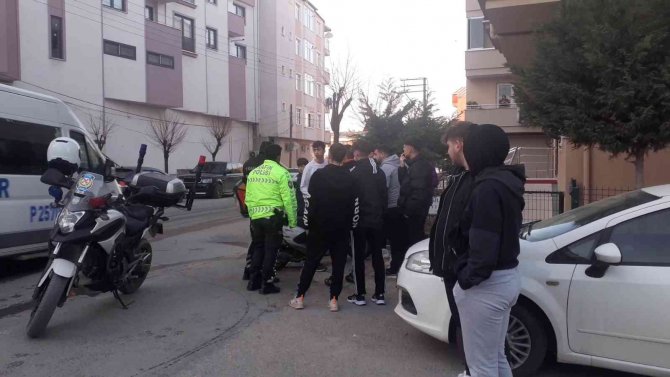 Hafif Ticari Araç İle Çarpışan Motosikletin Sürücüsü Yaralandı