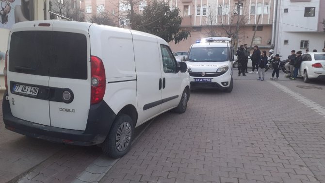 Hafif Ticari Araç İle Çarpışan Motosikletin Sürücüsü Yaralandı