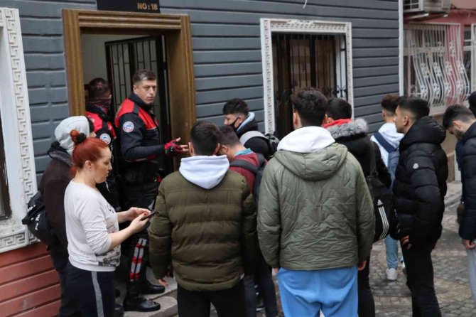 Kuşadası’nda Liselilerin Meydan Kavgası Kanlı Bitti
