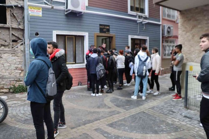 Kuşadası’nda Liselilerin Meydan Kavgası Kanlı Bitti