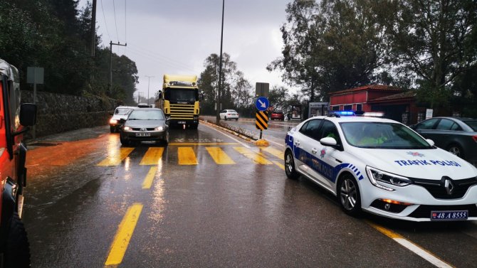 Marmaris-i̇çmeler Karayolunda Ulaşım Tek Şeritten Sağlanıyor