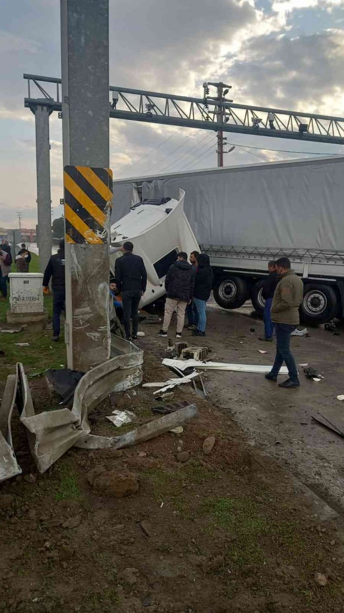 Tarsus’ta Trafik Kazası: 2 Yaralı
