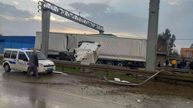 Tarsus’ta Trafik Kazası: 2 Yaralı