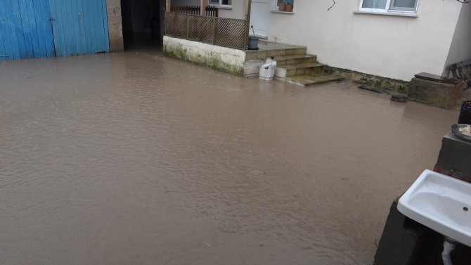 Kırklareli’nde Birçok Ev Ve İş Yerlerini Su Bastı