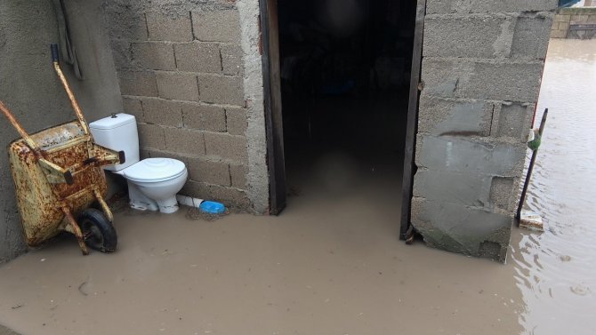 Kırklareli’nde Birçok Ev Ve İş Yerlerini Su Bastı