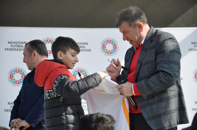Tanju Çolak: "Nahçıvan’daki Gençlerin Yetişmesine Yardımcı Olacağım"