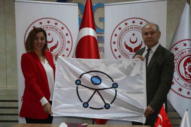 Samsun’da ‘Erişilebilir’ 11 Binaya Belge Ve Flaması Teslim Edildi