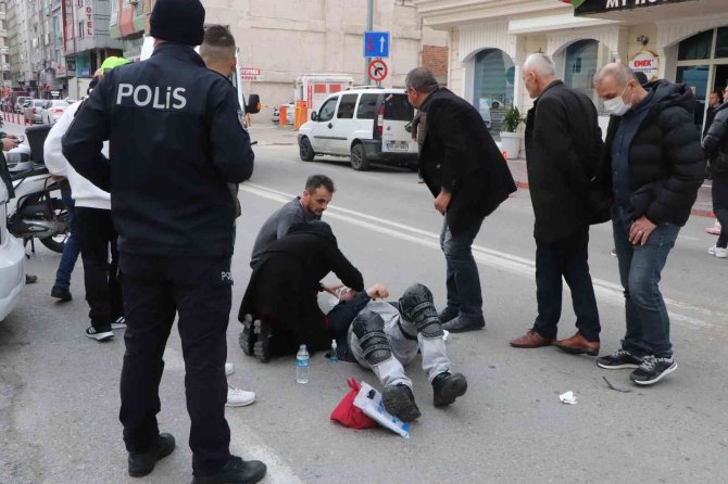 Samsun’da Motosikleti Kurye Kazada Yaralandı