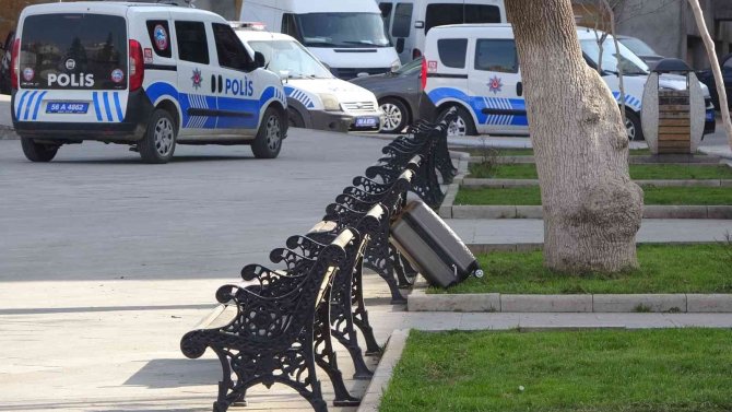 Siirt’te Şüpheli Bavul Fünyeyle Patlatıldı