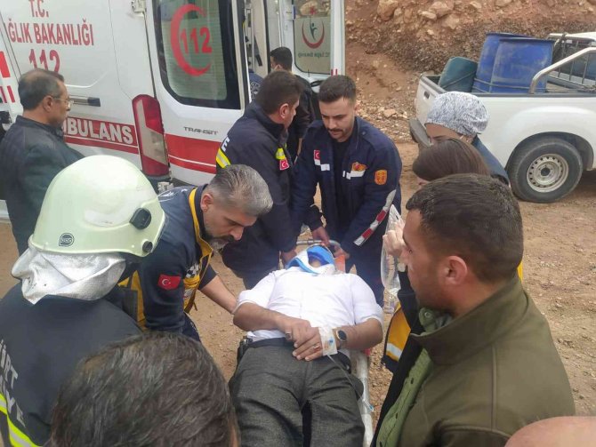 Siirt’te Araç Şarampole Yuvarlandı:3 Yaralı