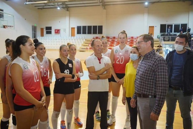 Voleybolda Ayvalıkgücü Lige Damgasını Vurdu