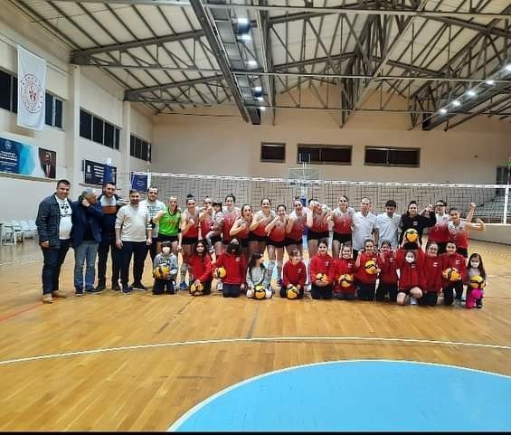 Voleybolda Ayvalıkgücü Lige Damgasını Vurdu