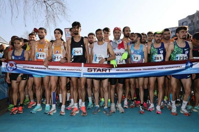 Vanlı Atletler Maratondan 2 Madalyayla Döndüler