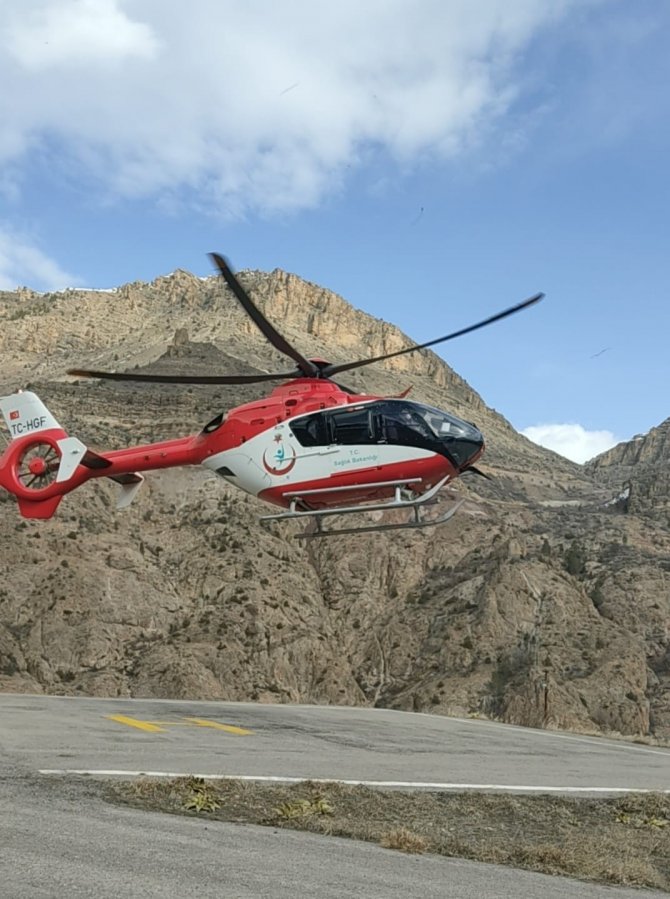 Kadın Hasta Ambulans Helikopterle Gümüşhane’ye Getirildi