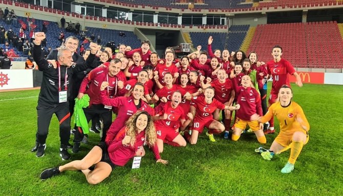 İ̇zmir’de Milli Maç Heyecanı