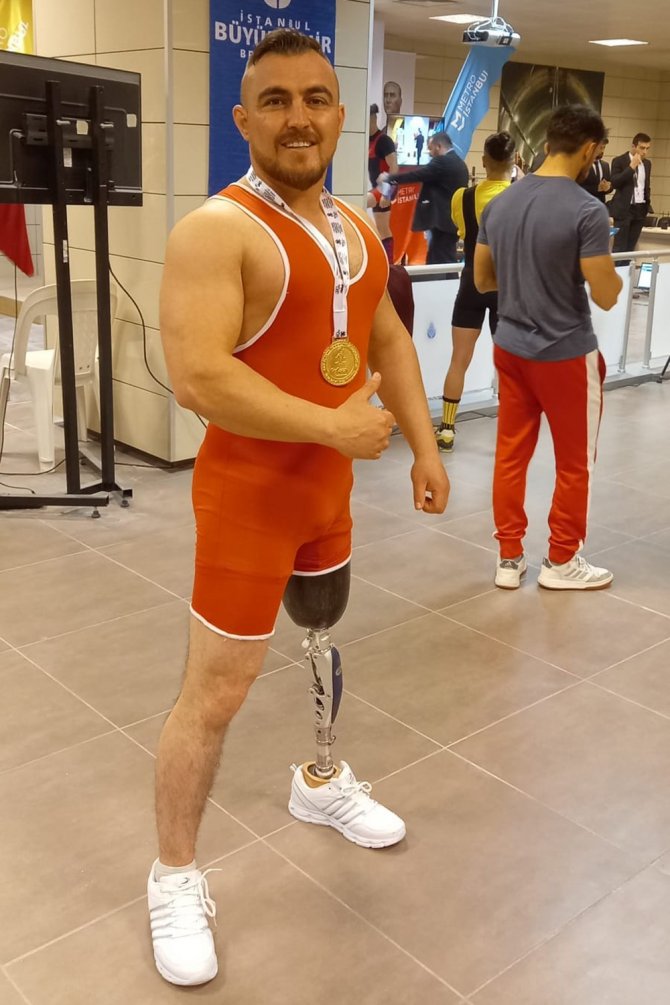 Engelli Sporcu, Engelsiz Rakiplerini Geçerek Şampiyon Oldu