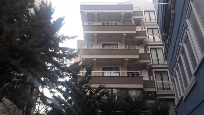Stajyer Avukat 6’ncı Kattaki Terastan Atladı