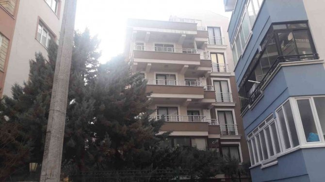 Stajyer Avukat 6’ncı Kattaki Terastan Atladı