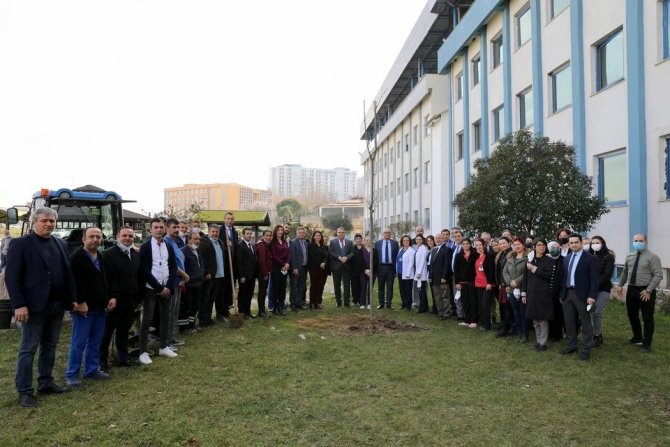 Yunusemre Belediyesi Manisa Cbü Yerleşkesini Ağaçlandırıyor