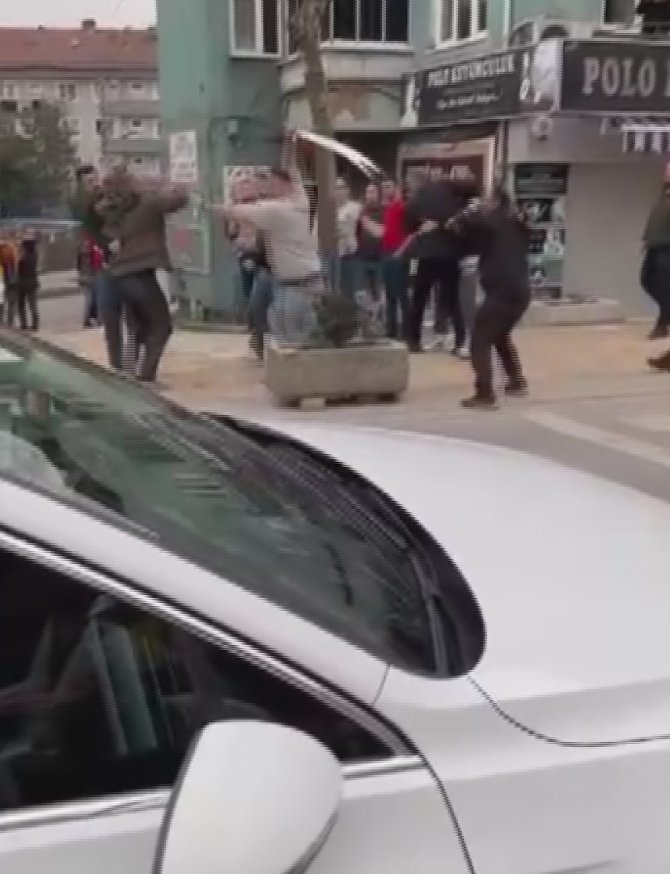 Görenler Çığlık Çığlığa Kaldı, Kavganın Ortasında Zülfikar Kılıcıyla Saldırmaya Kalktı