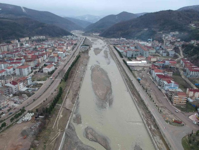 Ayancık’ta Sel Yaraları Sarılıyor