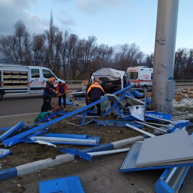 Afyonkarahisar’da Feci Kaza; 1 Ölü, 1 Yaralı