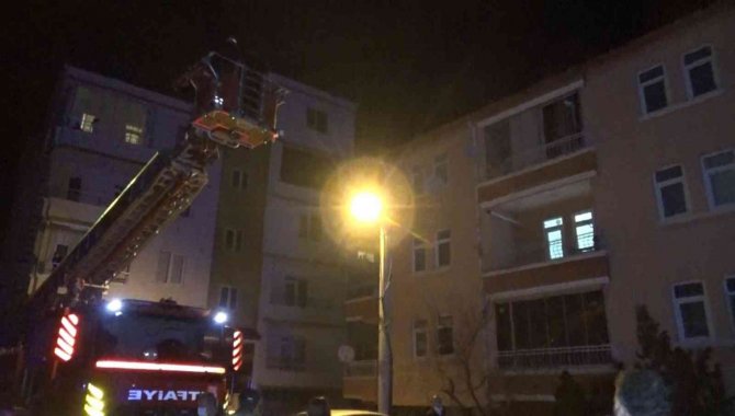 3 Çocuğunu Rehin Aldı, Polis İtfaiye Merdiveniyle İkna Etmeye Çalıştı