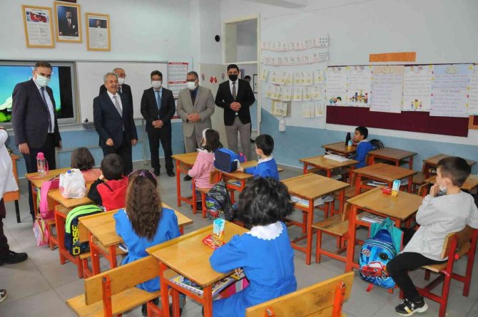 Başkan Akkaya Dikiş Nakış Kursiyerleriyle Bir Araya Geldi