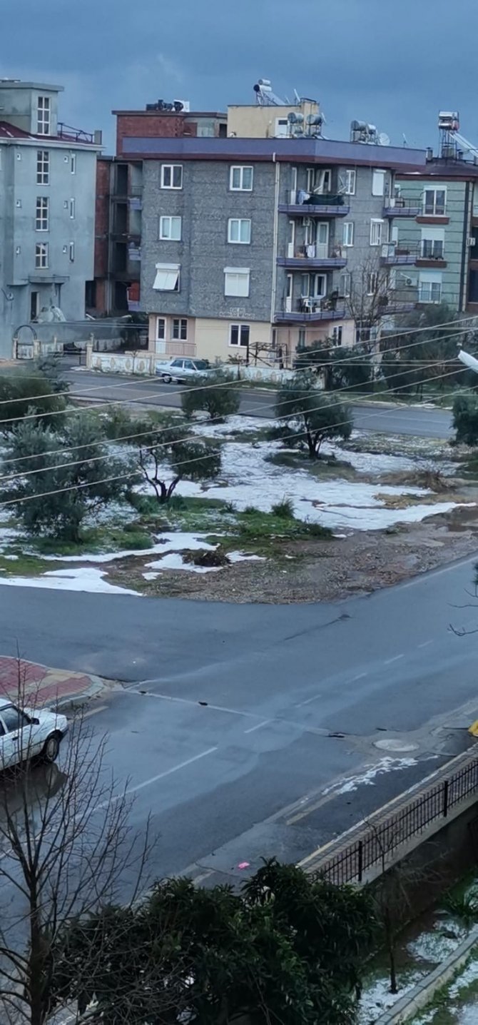 Antalya’da Sabaha Karşı Dolu Şaşkınlığı