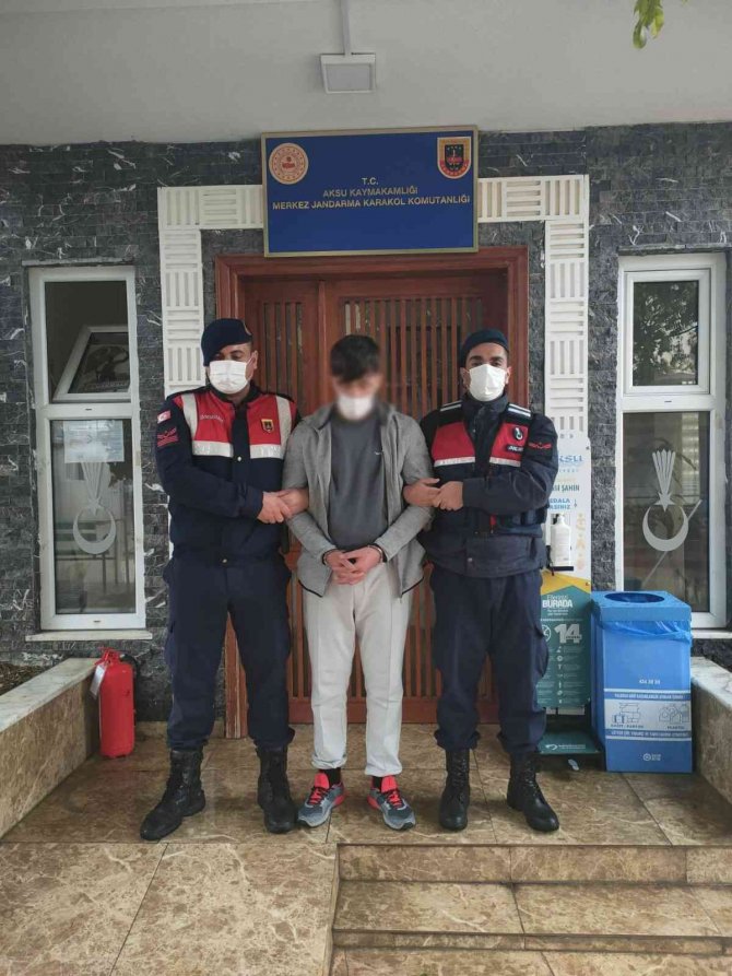 Antalya’da 21 Yıl 4 Ay Kesinleşmiş Hapis Cezası İle Aranan Şahıs Yakalandı