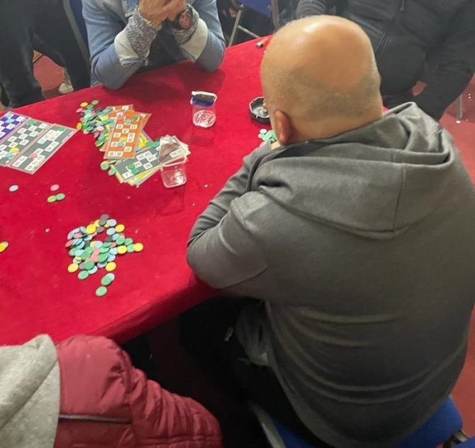 Antalya’da Kumar Oynayan 100 Kişiye Ceza Yağdı
