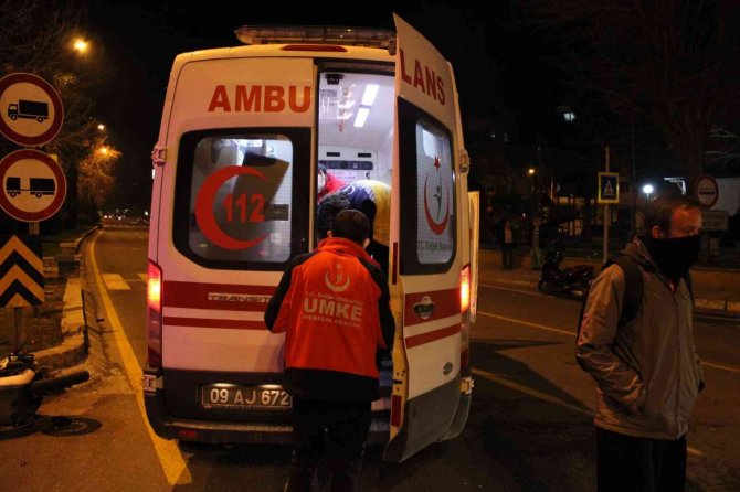 Motosiklete Çarpıp Kaçtı: 2 Yaralı