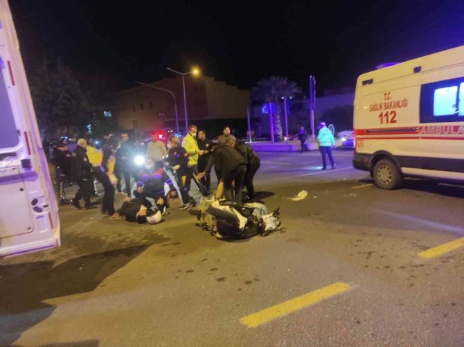 Motosiklete Çarpıp Kaçtı: 2 Yaralı