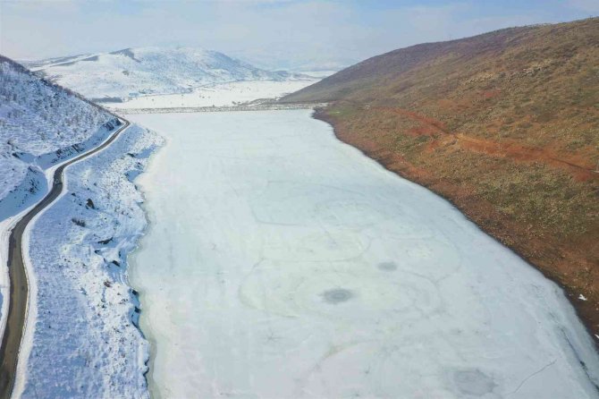 Buz Tutan Gölet, Dron İle Görüntülendi