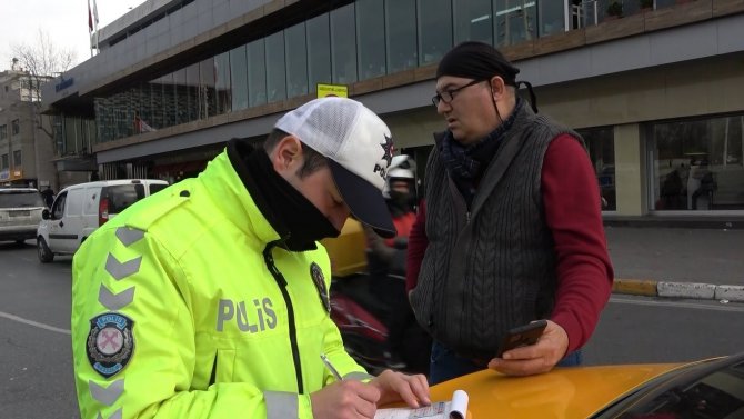 Taksim’de Kurallara Uymayan Sürücülere 14 Bin Tl Para Ceza Kesildi