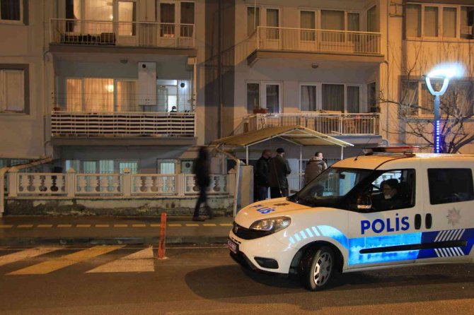 Emekli Gazeteci Evinde Ölü Bulundu