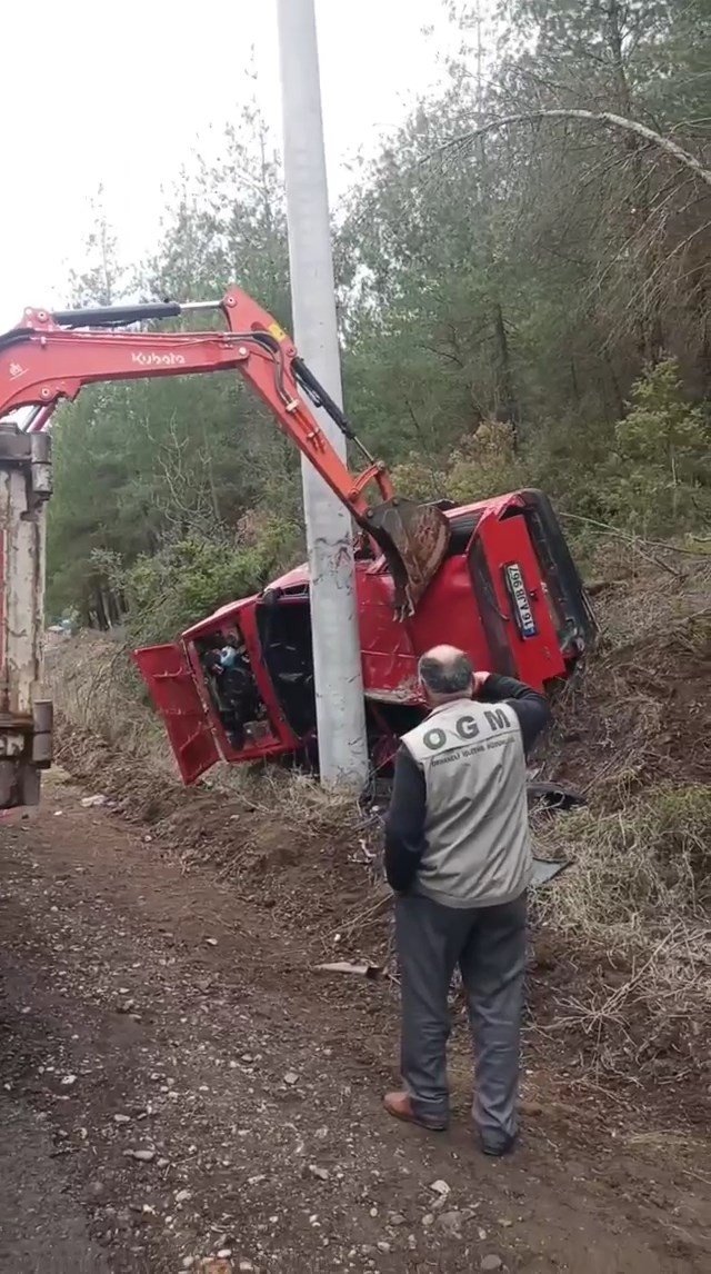 Hurdaya Dönen Otomobilden Sağ Kurtuldu