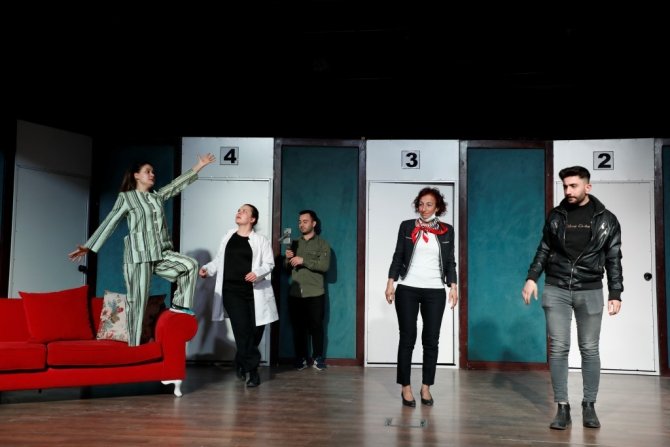 Deliler Evi Sahne İçin Gün Sayıyor
