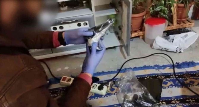 Diyarbakır’da 25 Adrese Eş Zamanlı Operasyonda Çok Sayıda Silah Ele Geçirildi: 18 Gözaltı