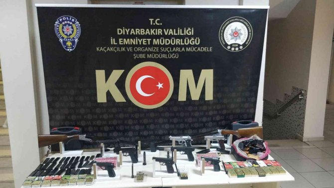 Diyarbakır’da 25 Adrese Eş Zamanlı Operasyonda Çok Sayıda Silah Ele Geçirildi: 18 Gözaltı