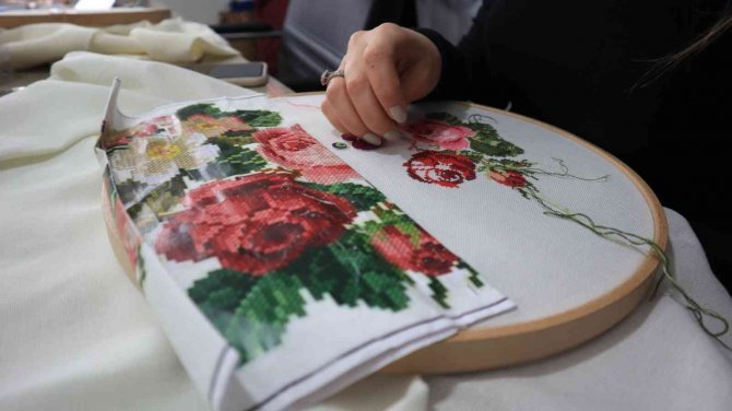 Kurslar Ev Bütçesine Katkı Sağlıyor