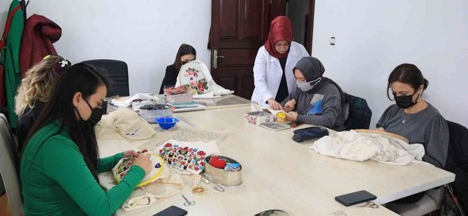 Kurslar Ev Bütçesine Katkı Sağlıyor