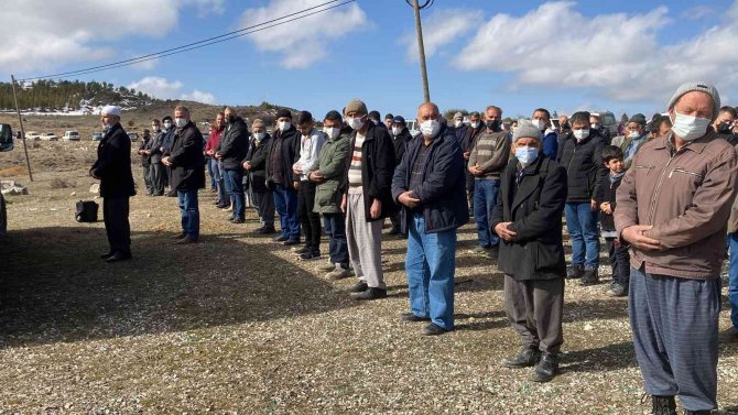 Kocasının Okul Bahçesinde Öldürdüğü 2 Çocuk Annesi Toprağa Verildi