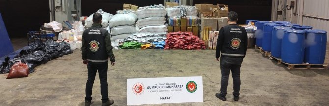 Gümrük Muhafaza Ekipleri, Tonlarca Kaçak Nargile Tütünü Ve Malzemesinin Yurda Girişine Engel Oldu