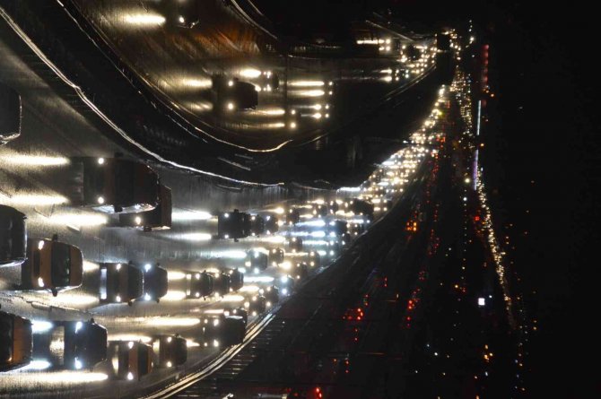 İ̇stanbul Güne Yağmurla Uyandı