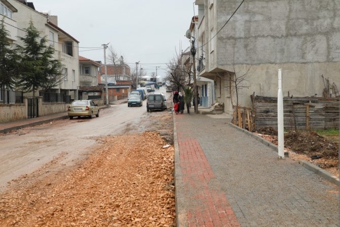 Huzur Mahallesinde Eksik Kaldırımlar Tamamlanıyor