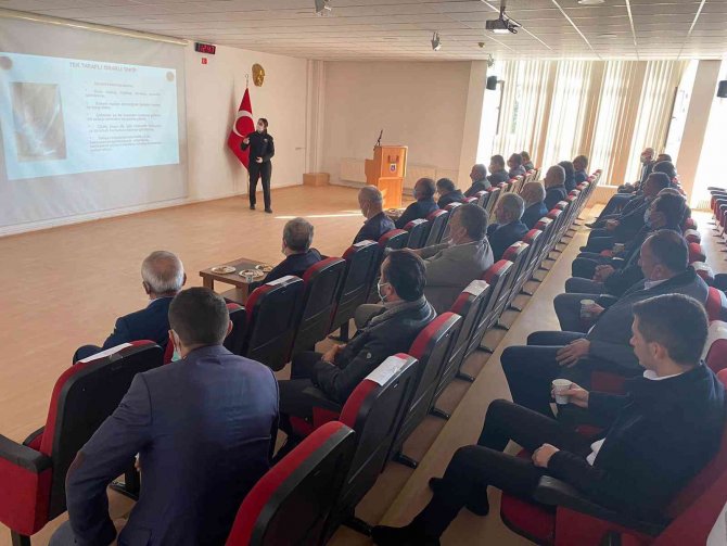 Jandarma Ekipleri, Muhtarları Bilgilendirmeye Devam Ediyor