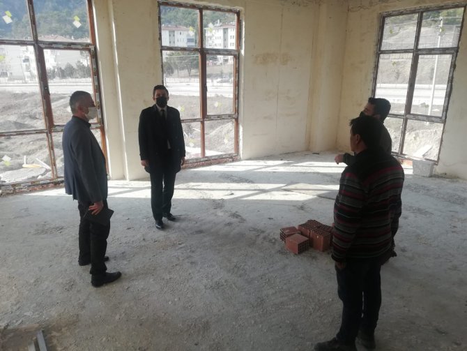 Kaymakam Emrah Bütün, Hanönü İlçesine Yapımı Devam Eden Yeni Hükümet Konağı İnşaat Alanında İncelemelerde Bulundu